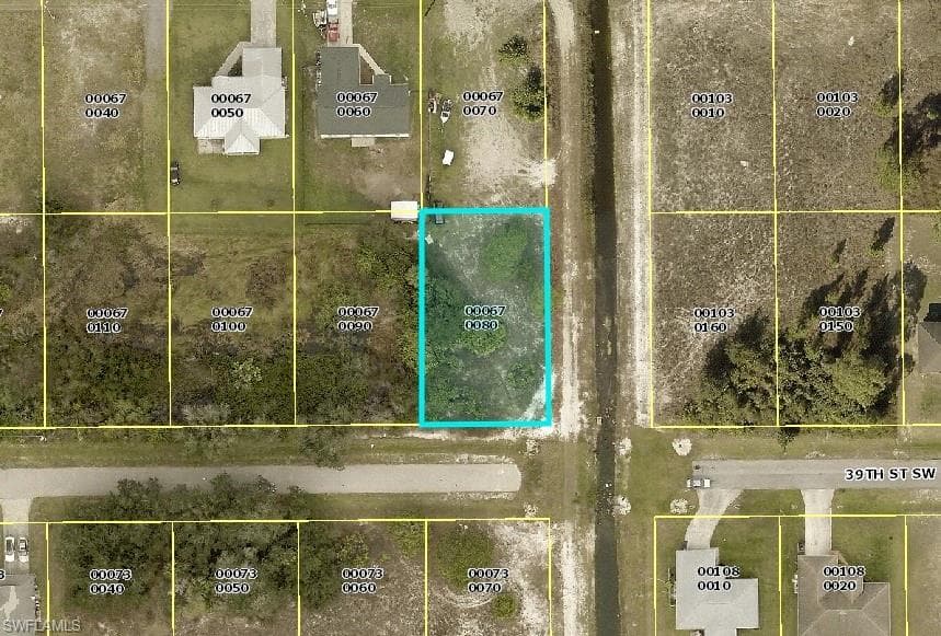2700 39th ST SW LEHIGH ACRES, FL 33976