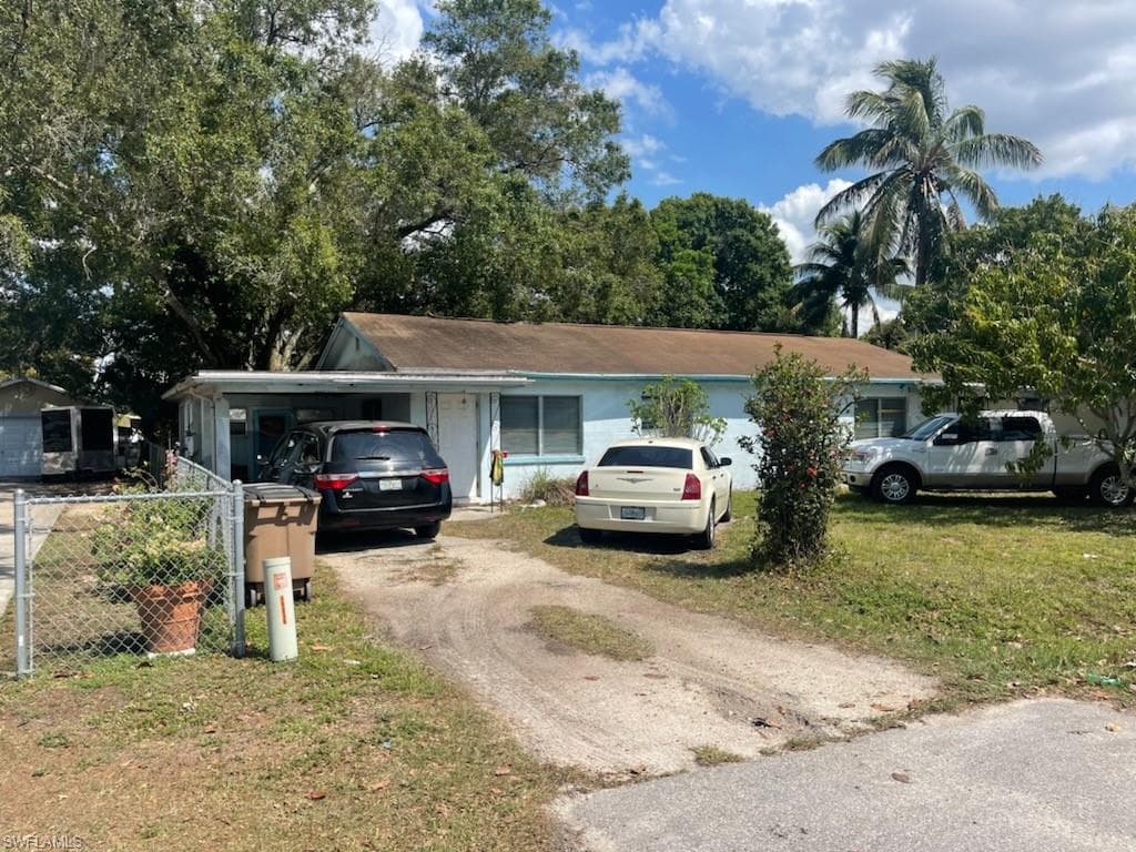 579 Wood AVE FORT MYERS, FL 33905