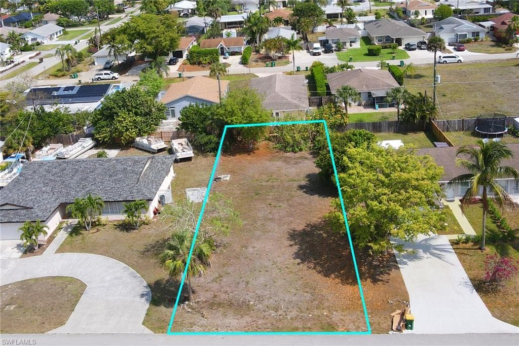 715 98th AVE N NAPLES, FL 34108