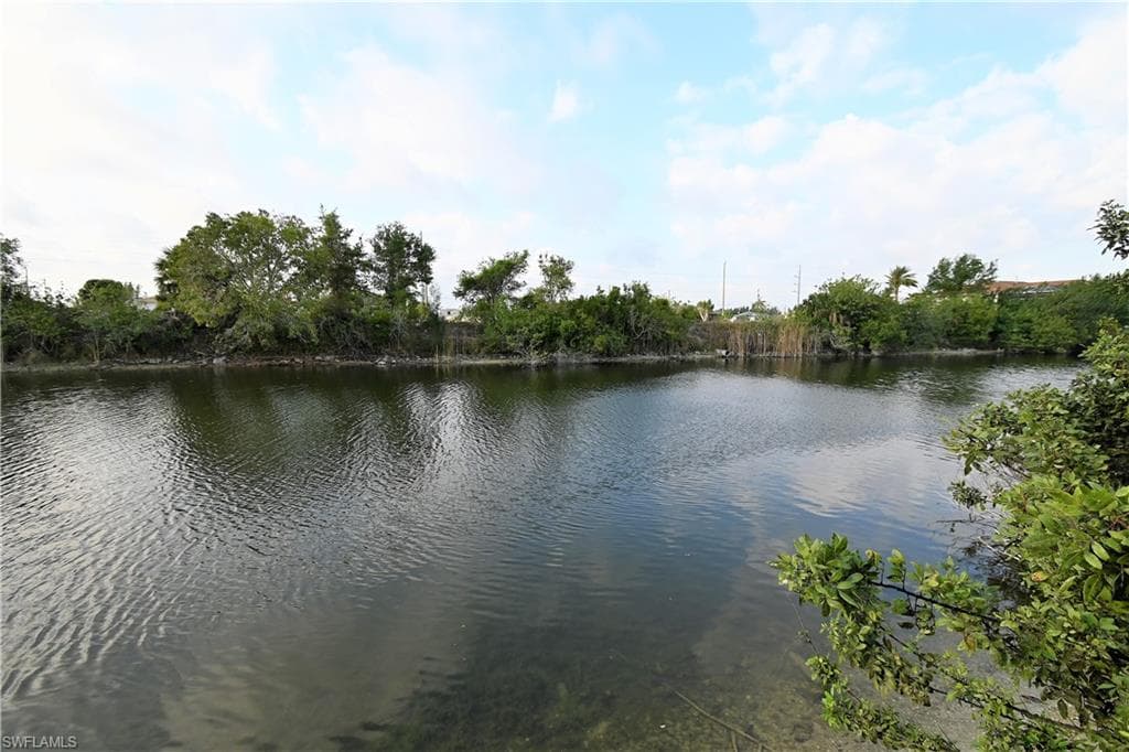 318 NW 9th ST CAPE CORAL, FL 33993