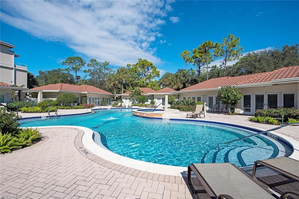 2640 GREY OAKS DR N B-27 NAPLES, FL 34105