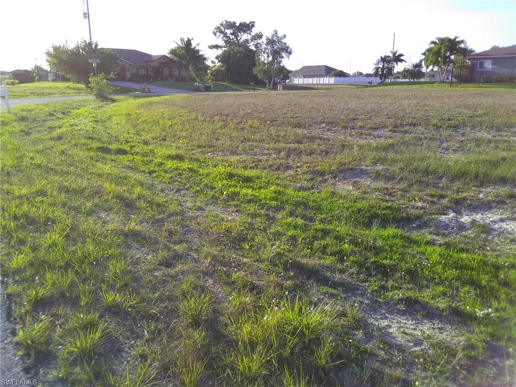 617 NW 17th PL CAPE CORAL, FL 33993