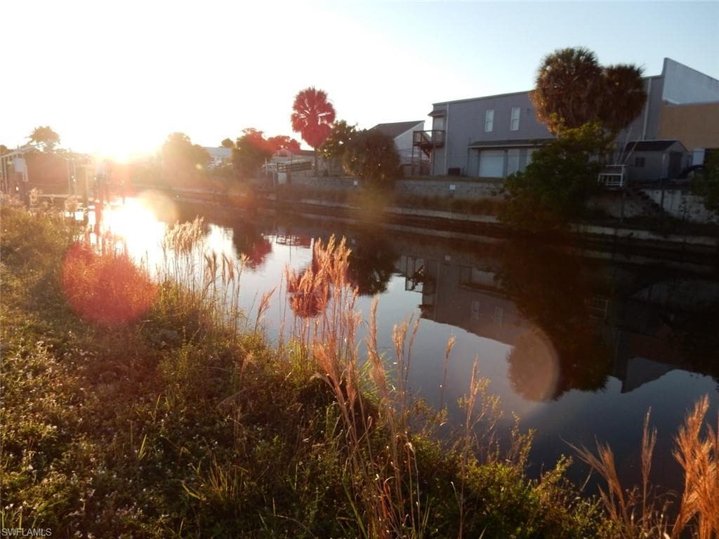 1008 SE 13th AVE CAPE CORAL, FL 33990