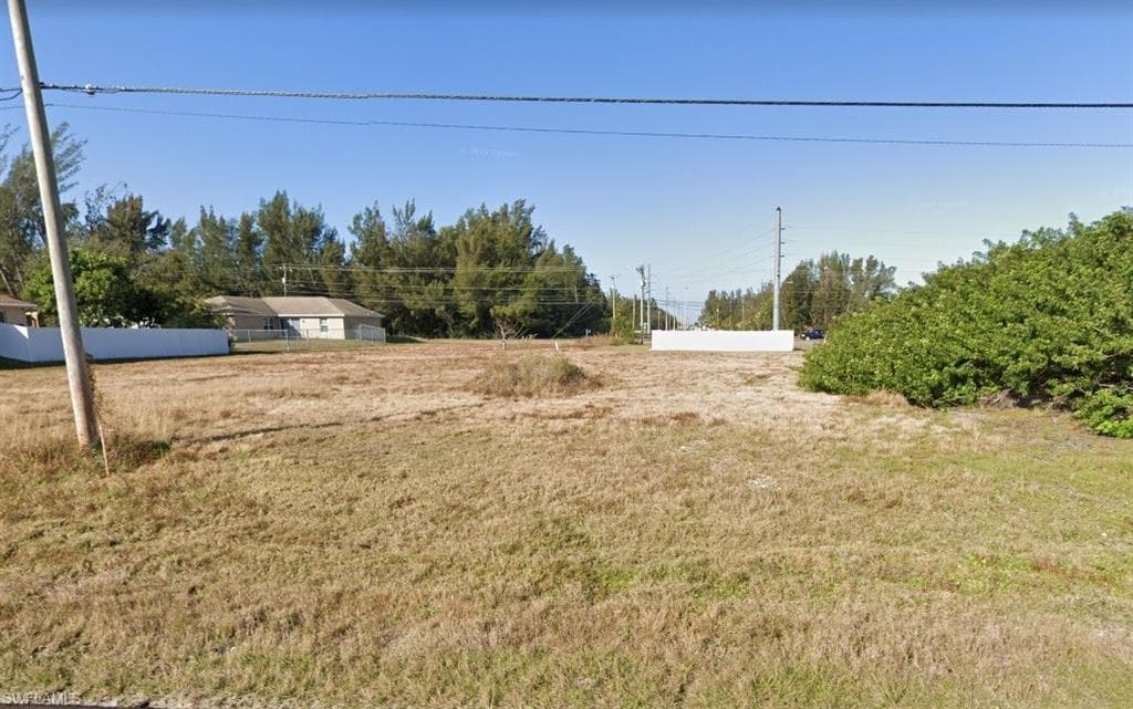 2714 16th ST W LEHIGH ACRES, FL 33971