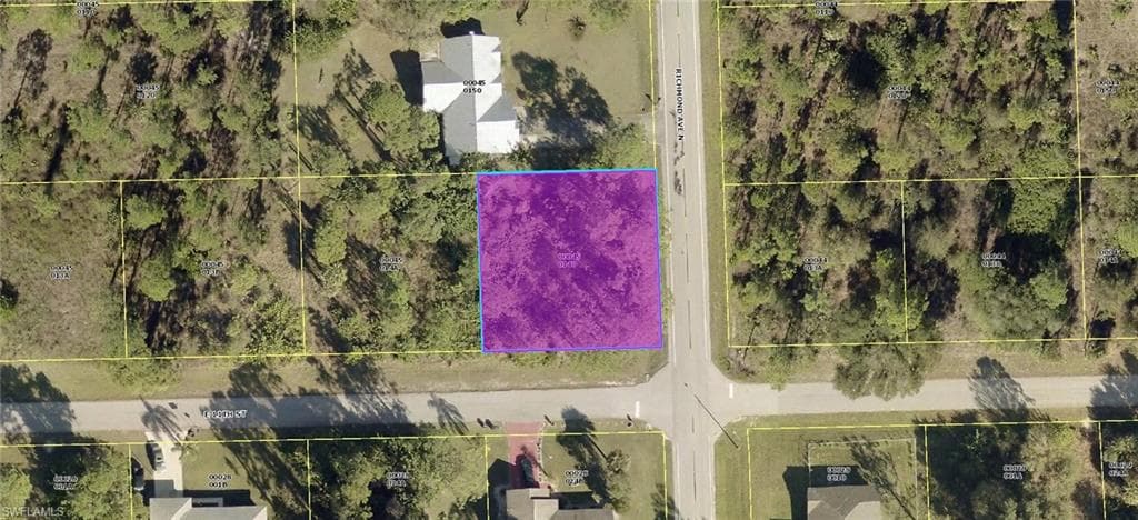 307 E 11th ST LEHIGH ACRES, FL 33972