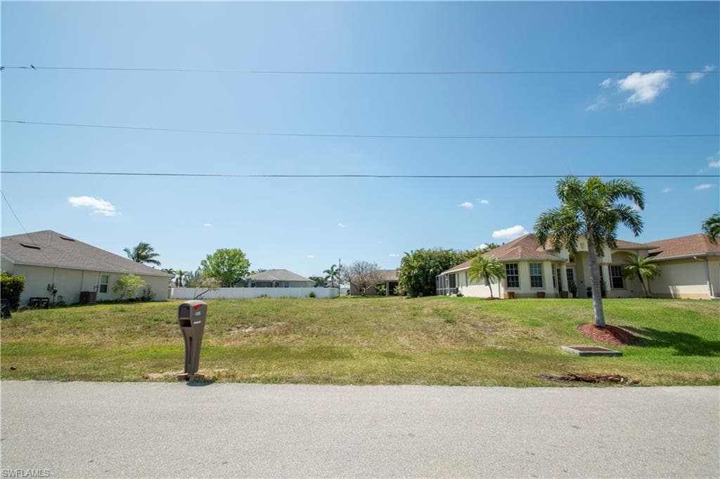 2112 12th LN CAPE CORAL, FL 33991