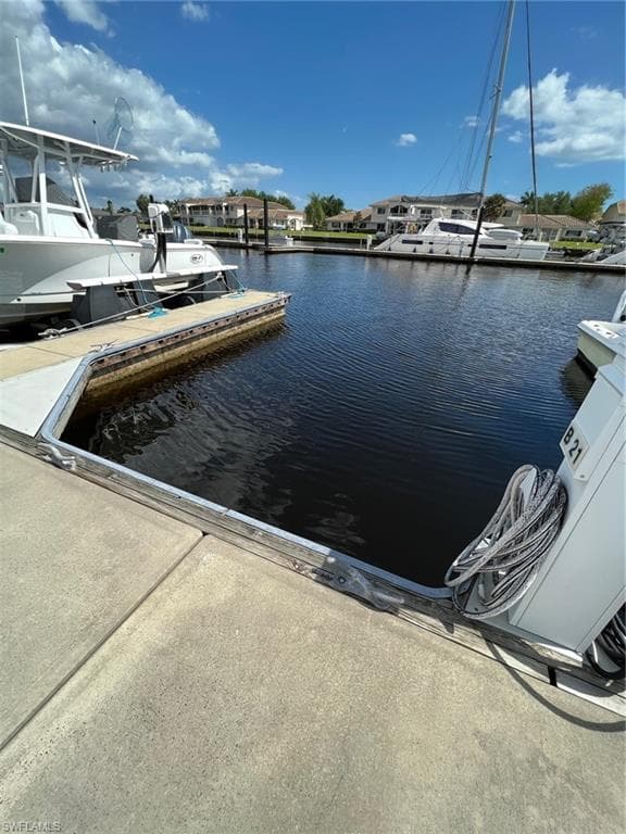 525 Newport DR NAPLES, FL 34114