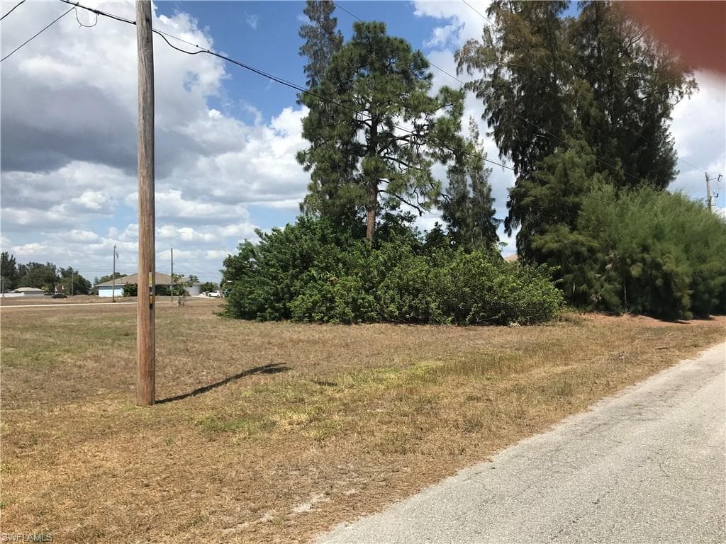 129 15th ST CAPE CORAL, FL 33993