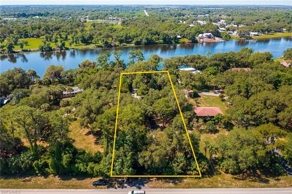 939 County Rd 78 LABELLE, FL 33935