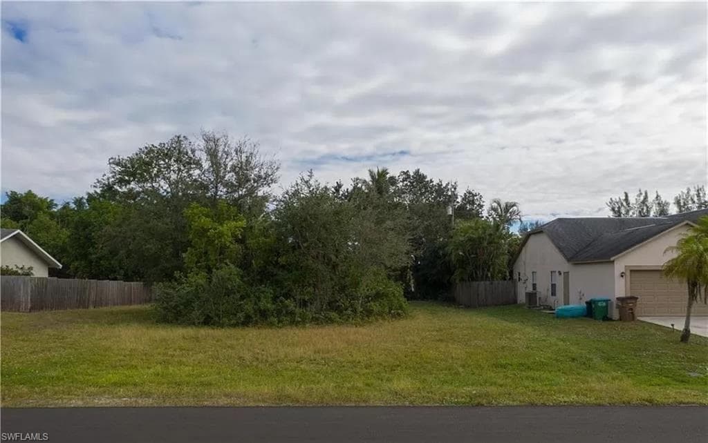 507 12th CT CAPE CORAL, FL 33990