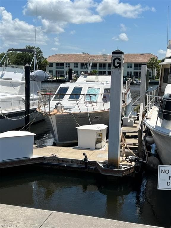 525 Newport DR NAPLES, FL 34114