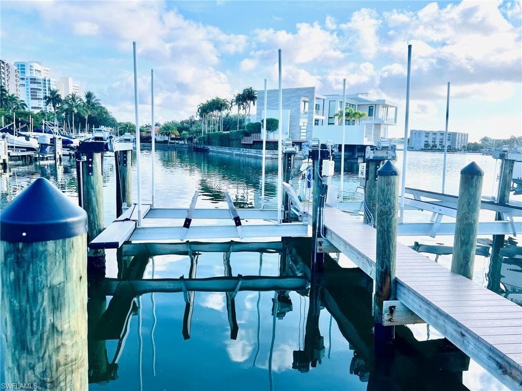 4090 Gulf Shore BLVD N NAPLES, FL 34103