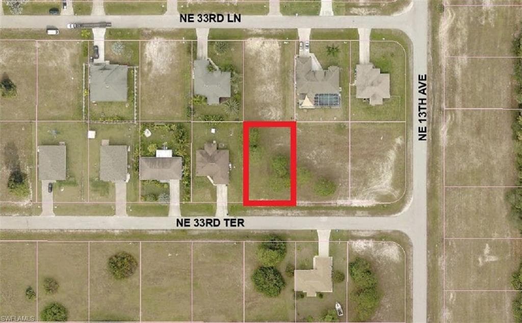 1121 NE 33rd TER CAPE CORAL, FL 33909