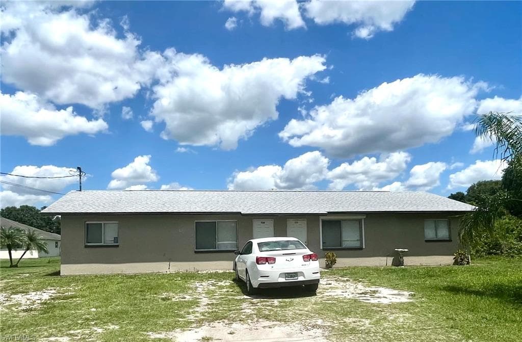 709/711 Gordon AVE S LEHIGH ACRES, FL 33973