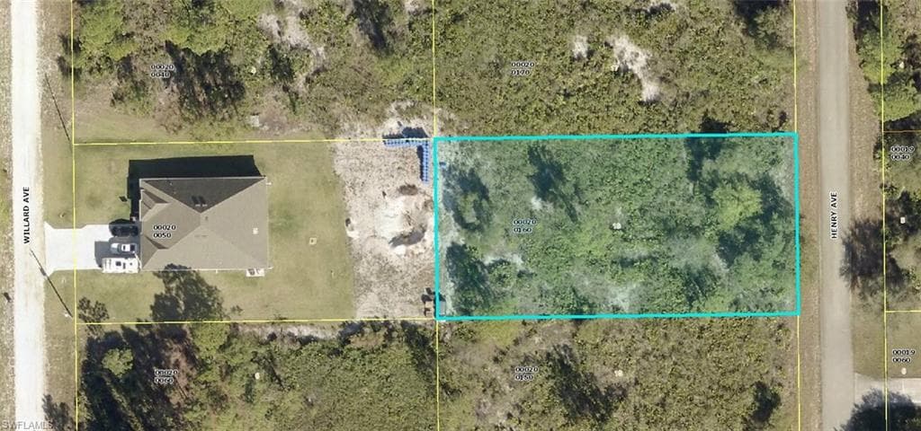 1711 Henry AVE LEHIGH ACRES, FL 33972