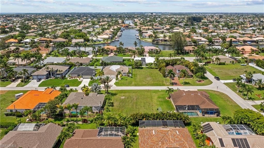 2220 50th LN CAPE CORAL, FL 33914