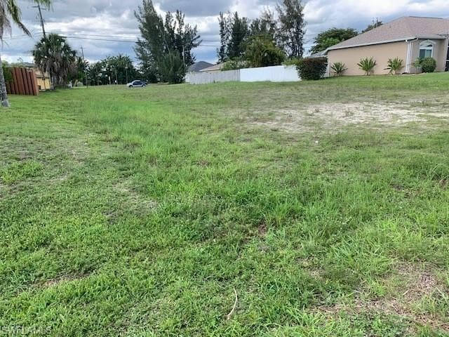 121 SE 16th TER CAPE CORAL, FL 33990