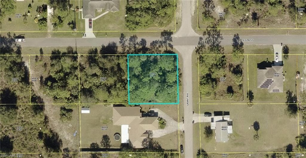 3306 E 6th ST LEHIGH ACRES, FL 33972