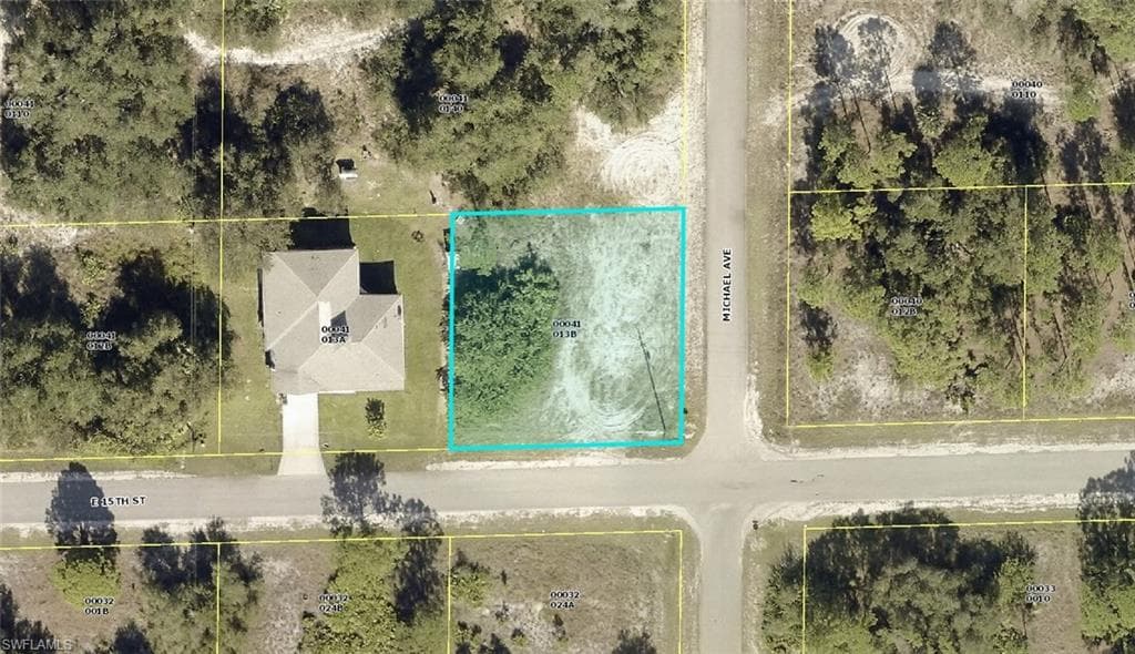 1907 E 15th ST LEHIGH ACRES, FL 33972