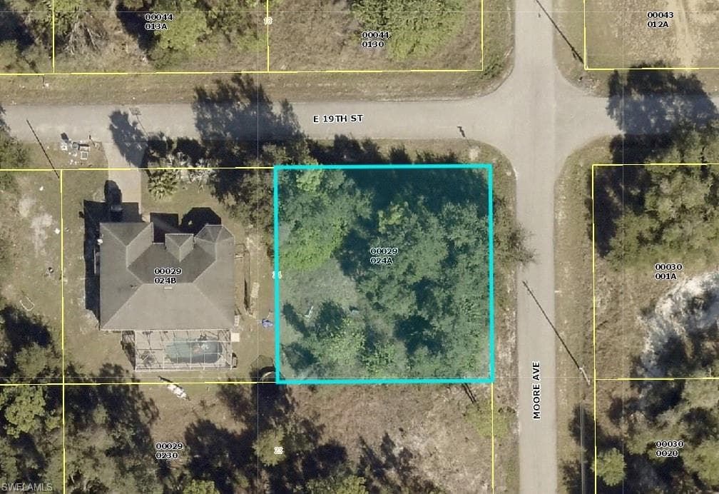 3906 E 19th ST LEHIGH ACRES, FL 33972