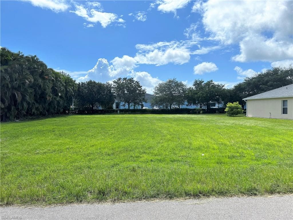 909 SE 4th PL CAPE CORAL, FL 33990