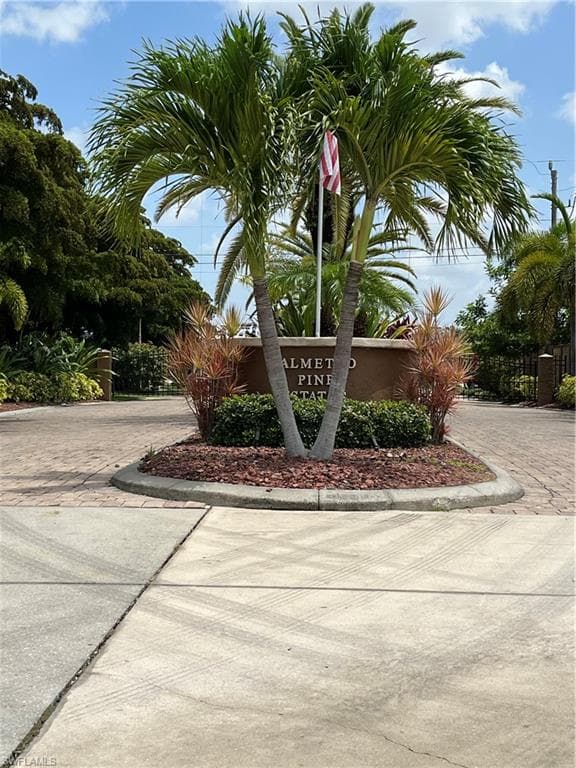 867 Palmetto Pointe CIR CAPE CORAL, FL 33991