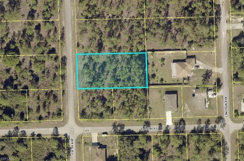 1102 5th AVE LEHIGH ACRES, FL 33972