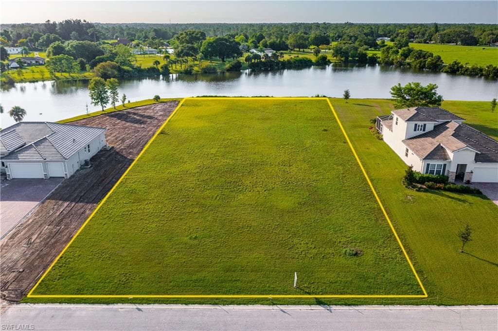 2060 Hickeys Creekside DR ALVA, FL 33920