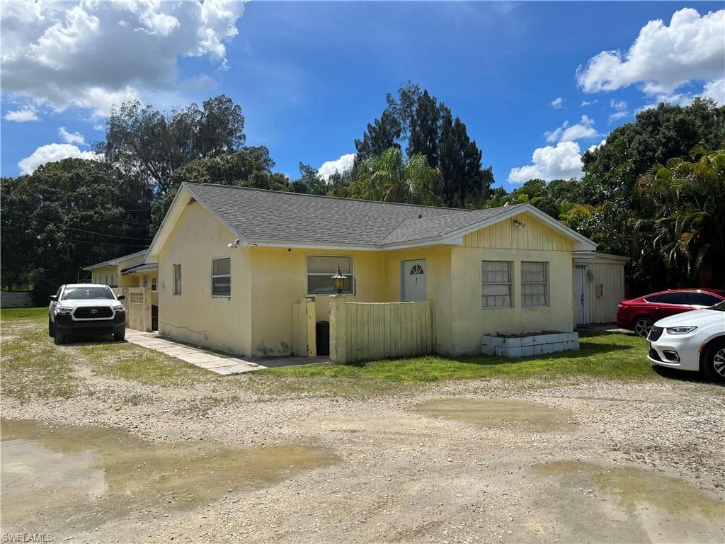 1281 Barrett RD NORTH FORT MYERS, FL 33903