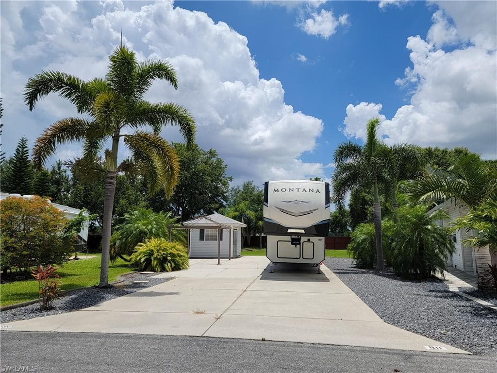5890 Maplewood CT FORT MYERS, FL 33905