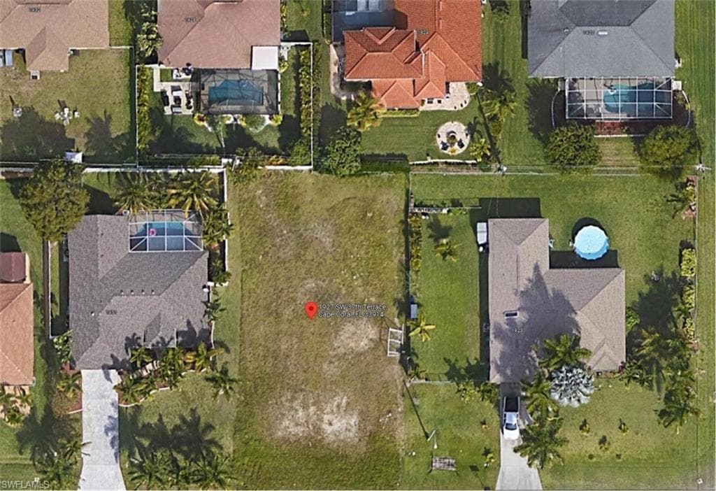 1927 SW 37th TER CAPE CORAL, FL 33914
