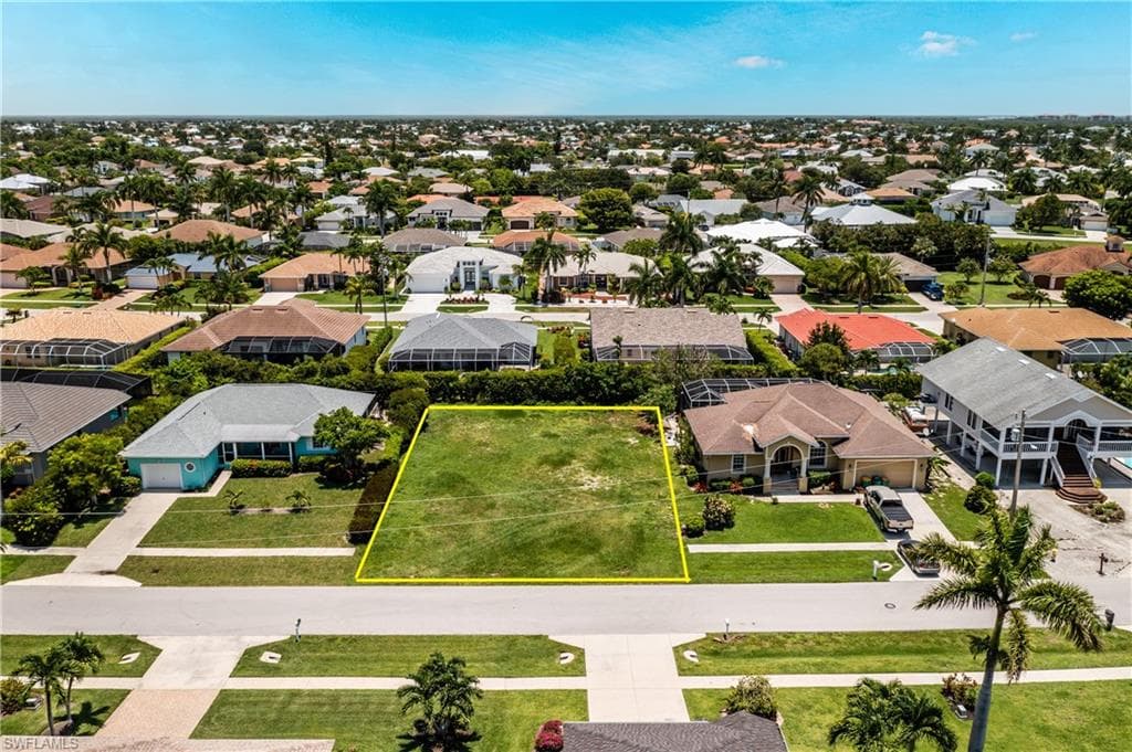 185 Clyburn ST MARCO ISLAND, FL 34145