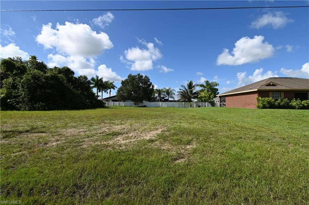 1532 S Gator CIR CAPE CORAL, FL 33909
