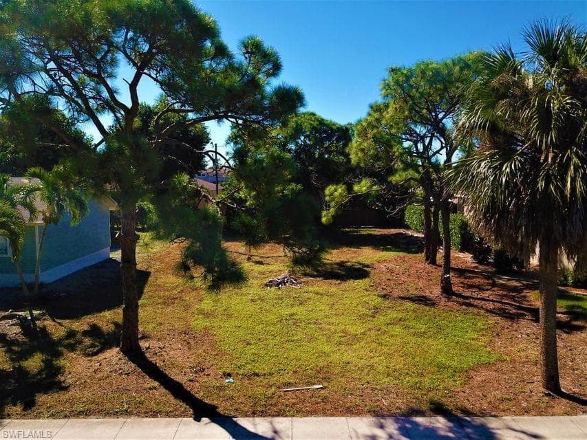 685 6th AVE MARCO ISLAND, FL 34145