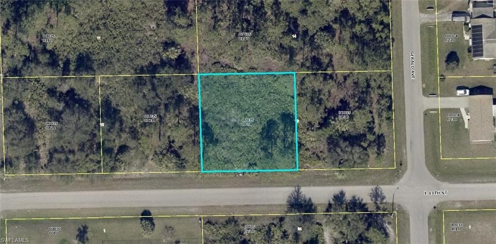 2105 E 11th ST LEHIGH ACRES, FL 33936