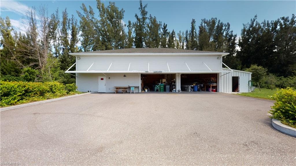 1901 Wade DR CAPE CORAL, FL 33991
