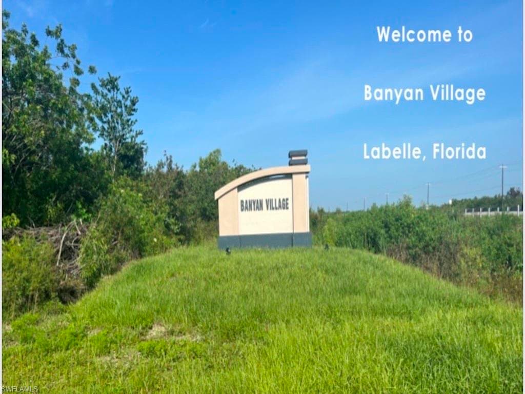 300 Song CT LABELLE, FL 33935