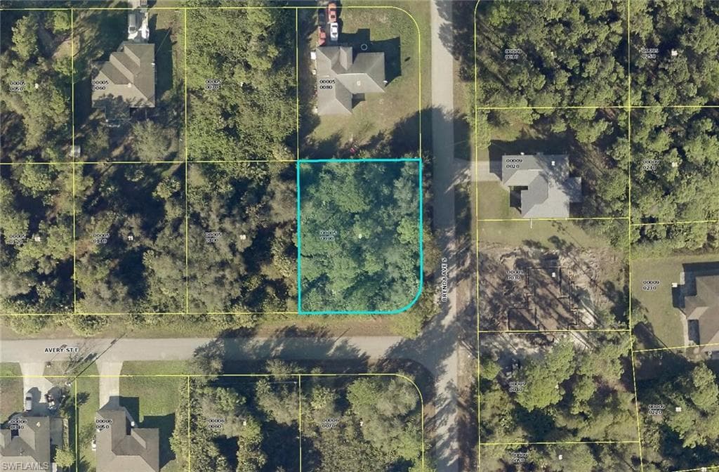 921 Avery ST LEHIGH ACRES, FL 33974