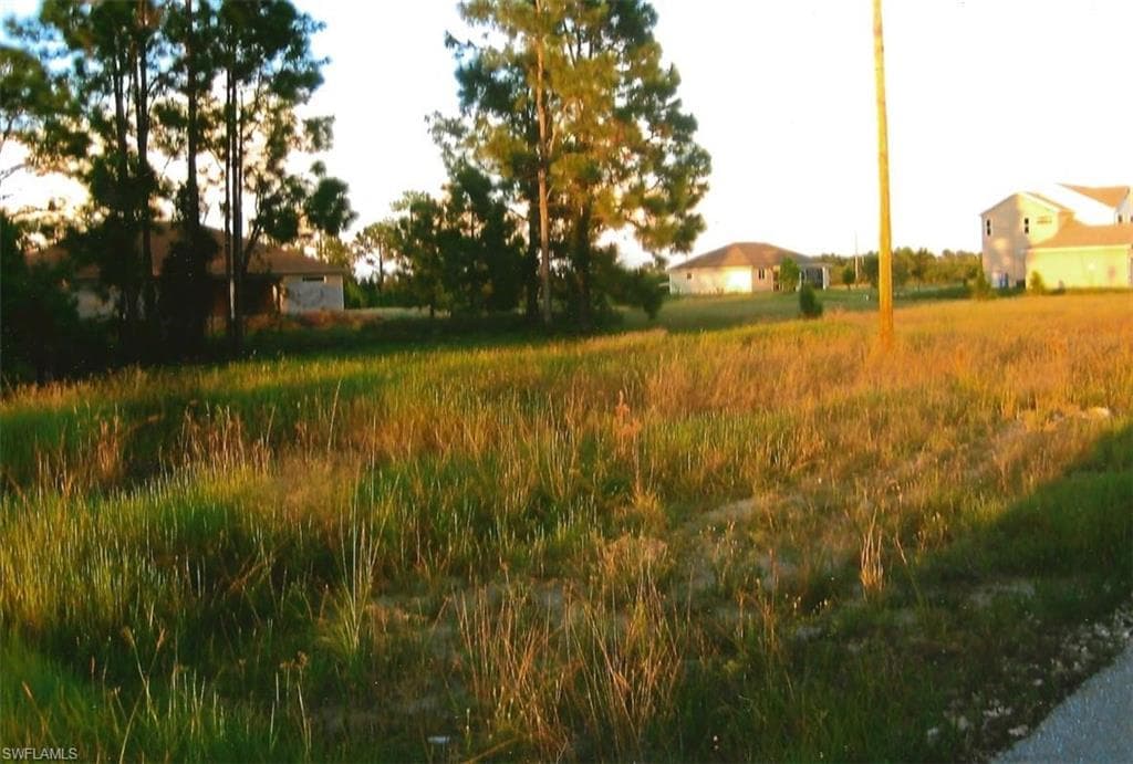 672 Manhattan ST E LEHIGH ACRES, FL 33974