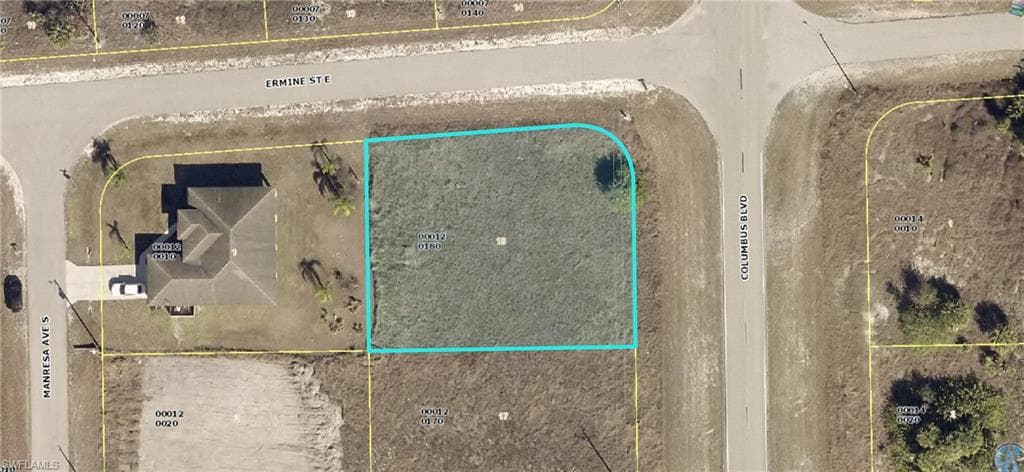 910 Columbus BLVD S LEHIGH ACRES, FL 33974