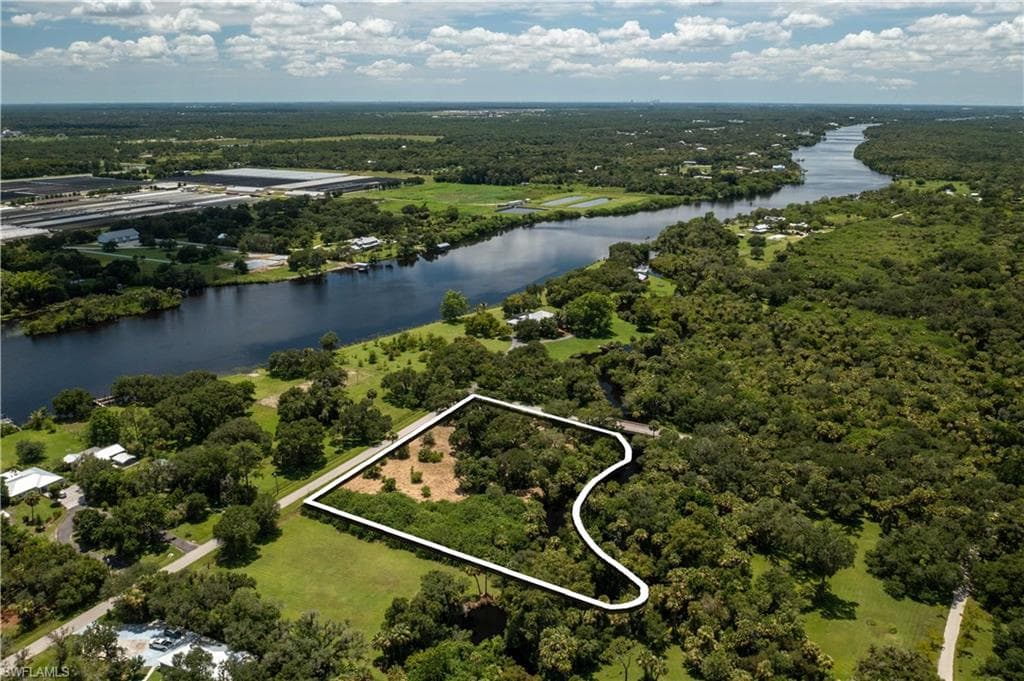20011 Cypress Creek DR ALVA, FL 33920