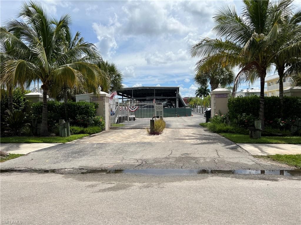 705 11th ST S NAPLES, FL 34102