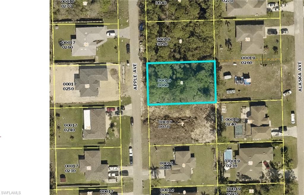 1022 Apple AVE LEHIGH ACRES, FL 33971