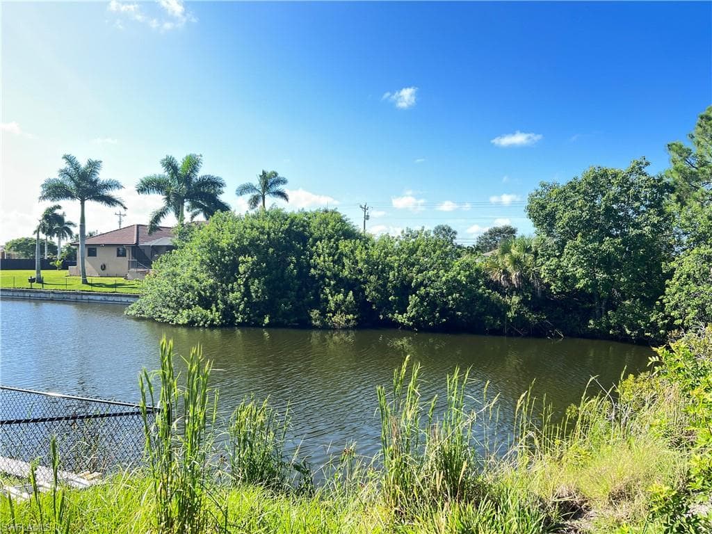 326 NE 15th TER CAPE CORAL, FL 33909