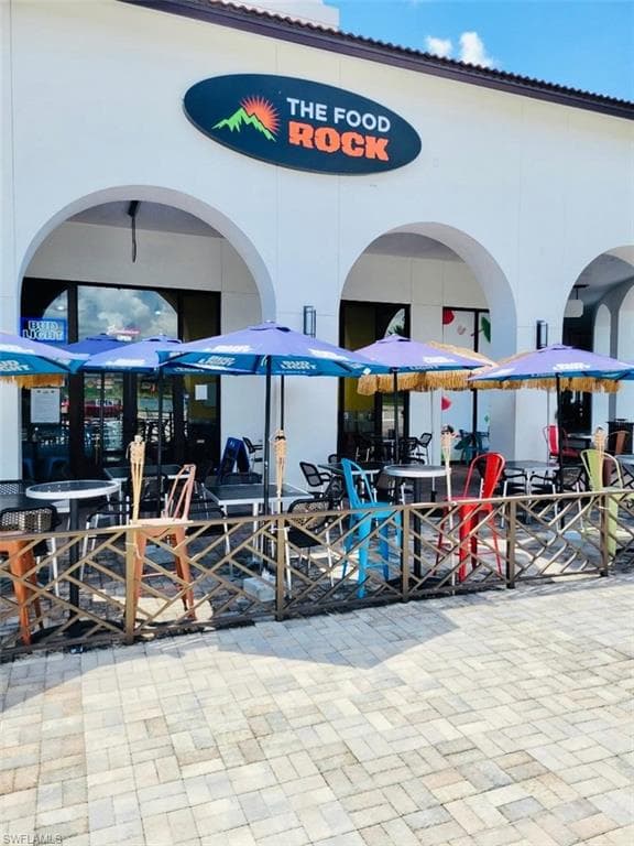 THE FOOD ROCK CAFE 10952 Eagle Village Dr 440 ESTERO, FL 33965