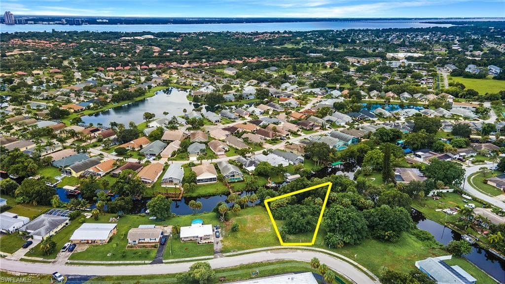 935 Iris DR NORTH FORT MYERS, FL 33903