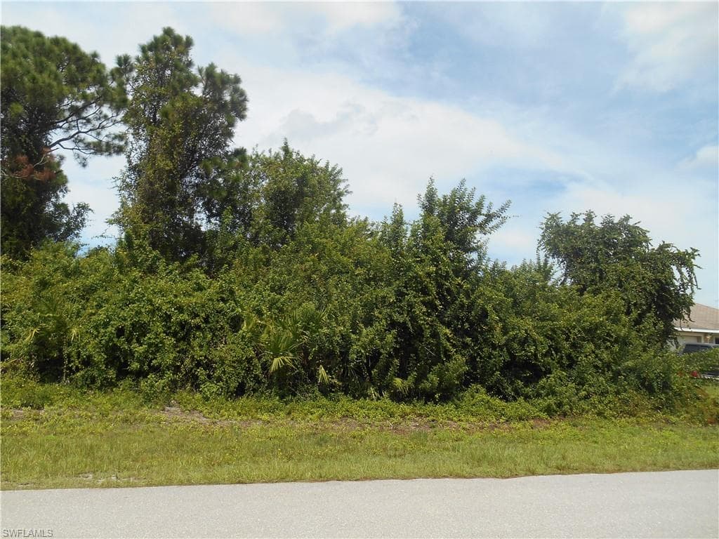 363 Pembroke ST LEHIGH ACRES, FL 33974