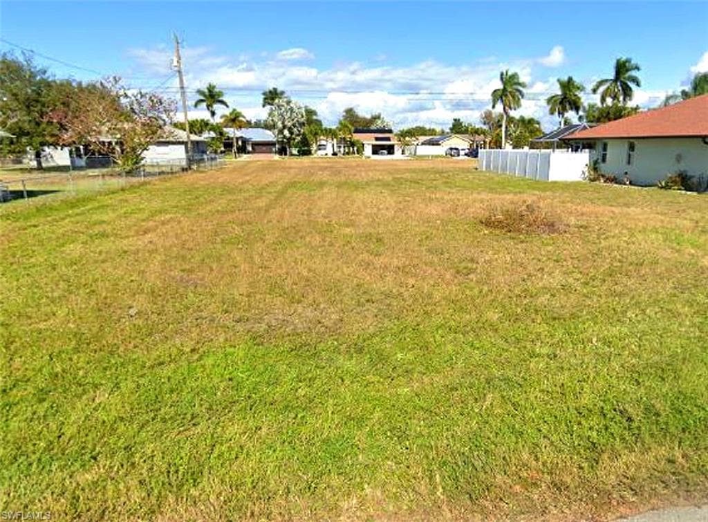 421 SE 19th LN CAPE CORAL, FL 33990