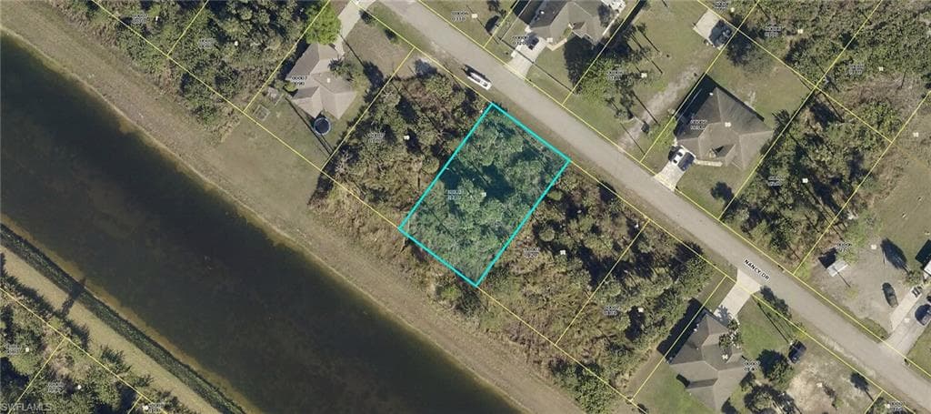 2833 Nancy DR LEHIGH ACRES, FL 33971
