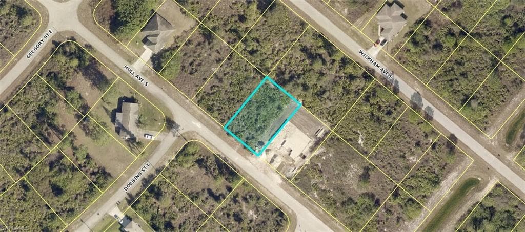 415 Hull AVE S LEHIGH ACRES, FL 33974